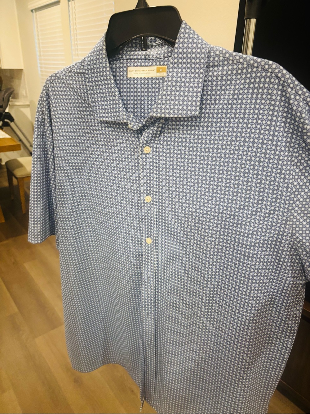 Hart Schaffner M Light Blue Short-Sleeve Button-Down with White Geometric Print